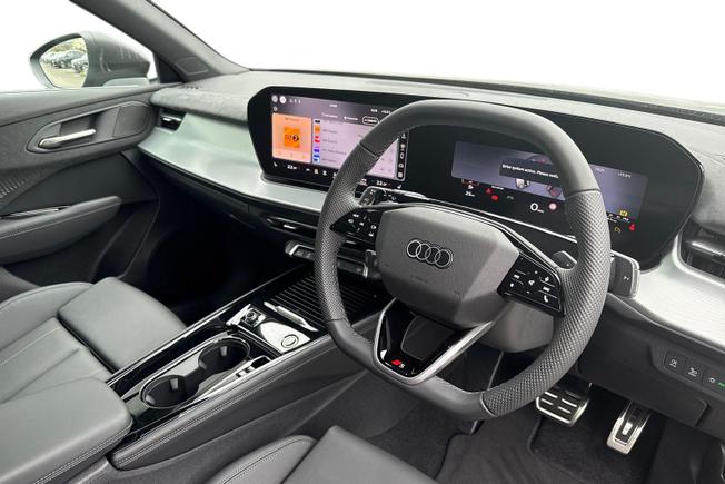 Audi Q3 SUV Photo 6