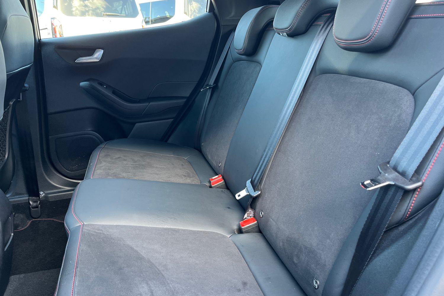 Ford FIESTA Photo 19