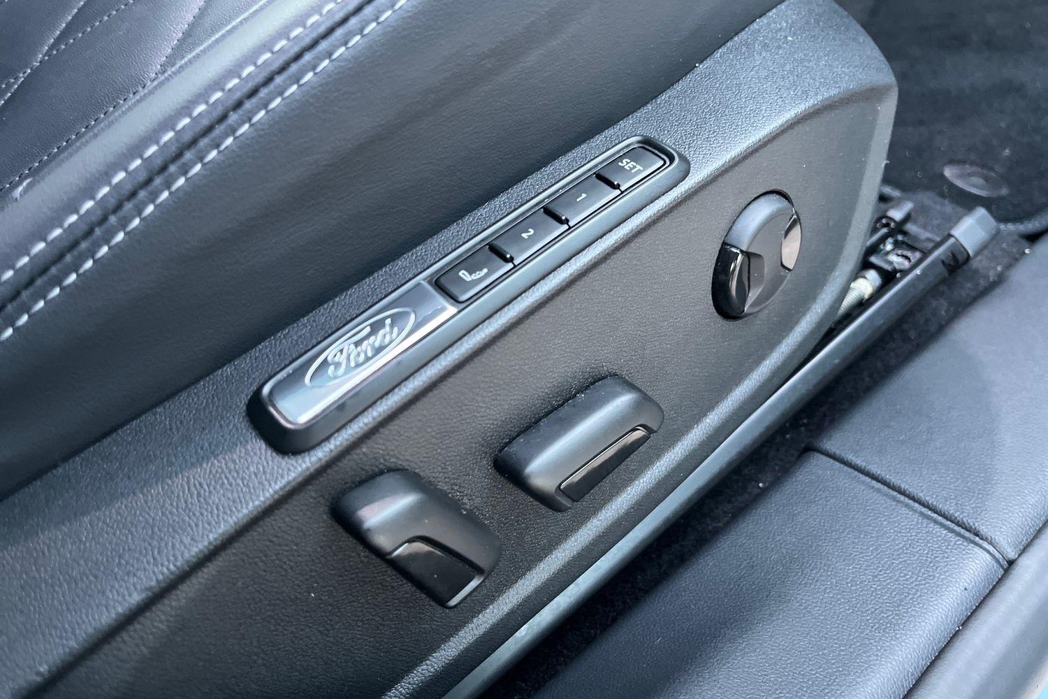 Ford Explorer Photo 33