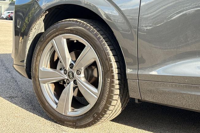 AUDI Q3 Photo 23