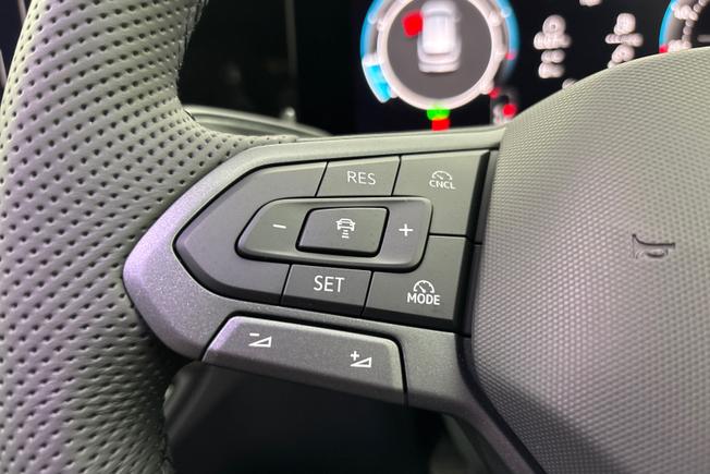 VOLKSWAGEN  Tiguan  Photo 16