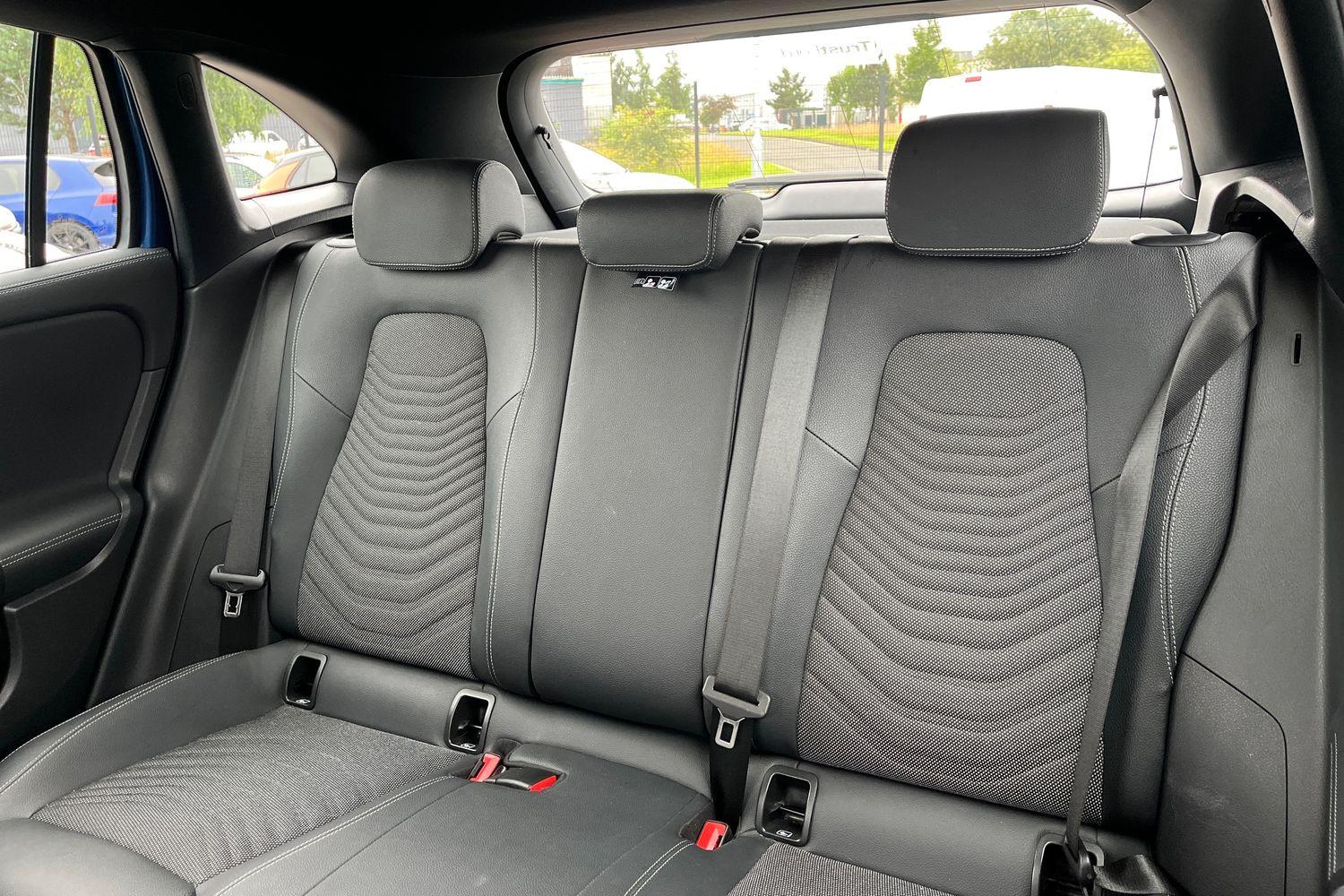 Mercedes-Benz GLA Photo 19