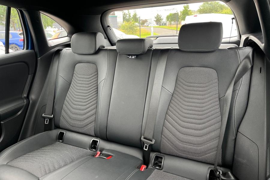 Mercedes-Benz GLA Photo autoimg-15e1d54872136f07e64a2edef34dcffc4a5048d1.jpg