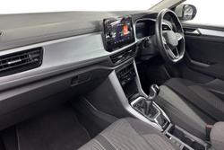 Volkswagen T-Roc Photo 2