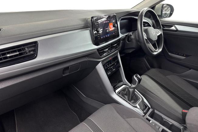 Volkswagen T-Roc Photo 2