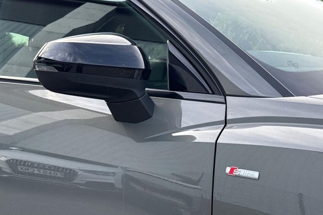 AUDI Q3 Photo 20