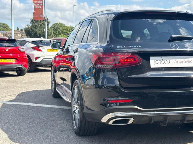 MERCEDES-BENZ GLC Photo 25