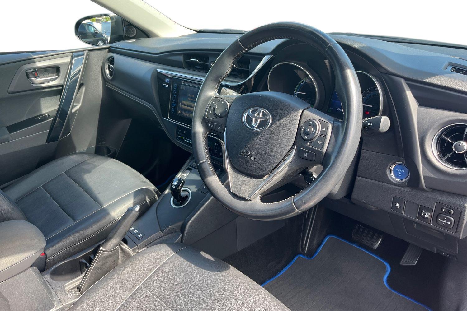 Toyota AURIS Photo 8