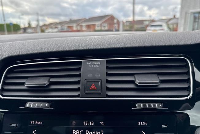 VOLKSWAGEN Golf Photo 56