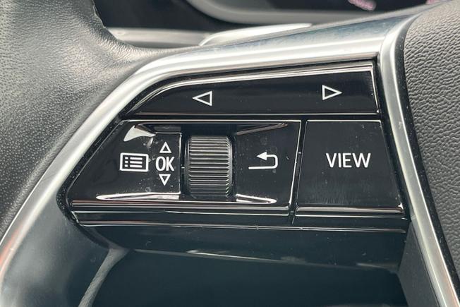 AUDI e-tron Photo 16