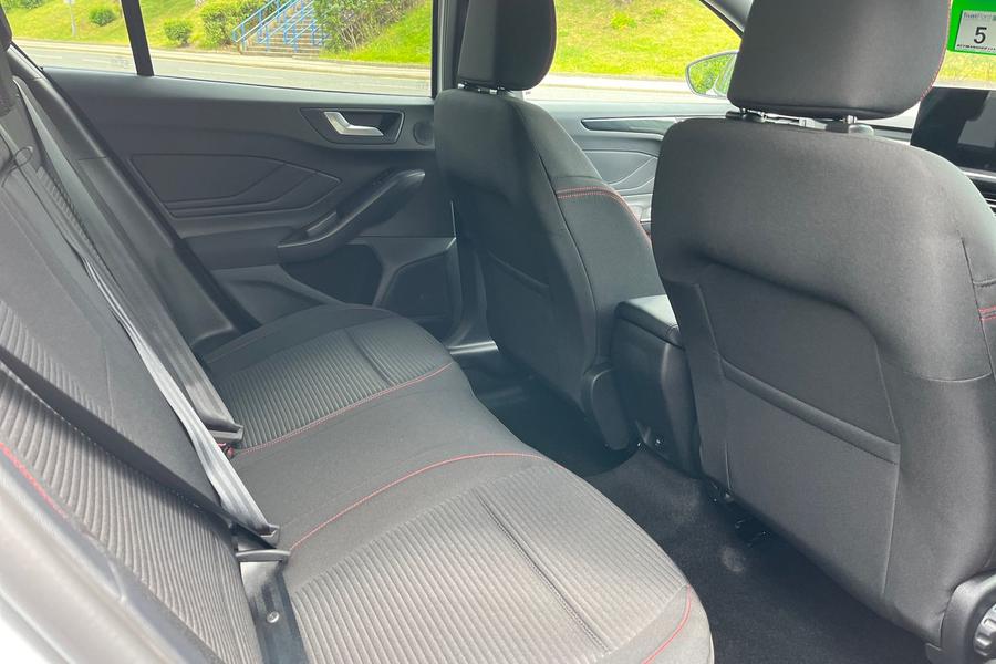 Ford FOCUS Photo autoimg-15f4b3e086db4deff3bd6d25850d6c3bc66908f4.jpg