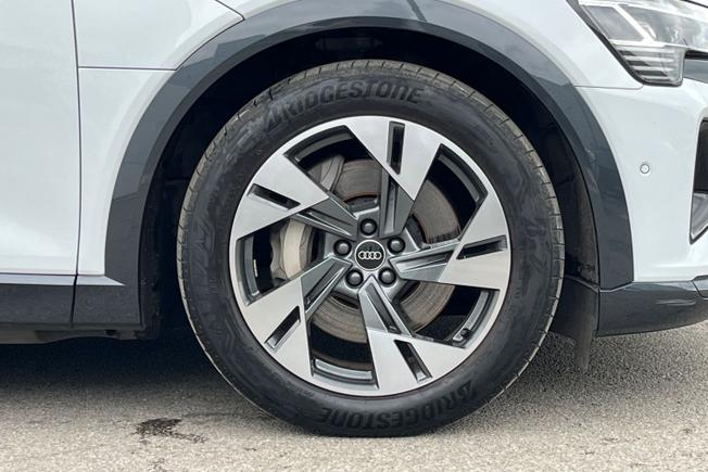 AUDI Q8 E-Tron Photo 5