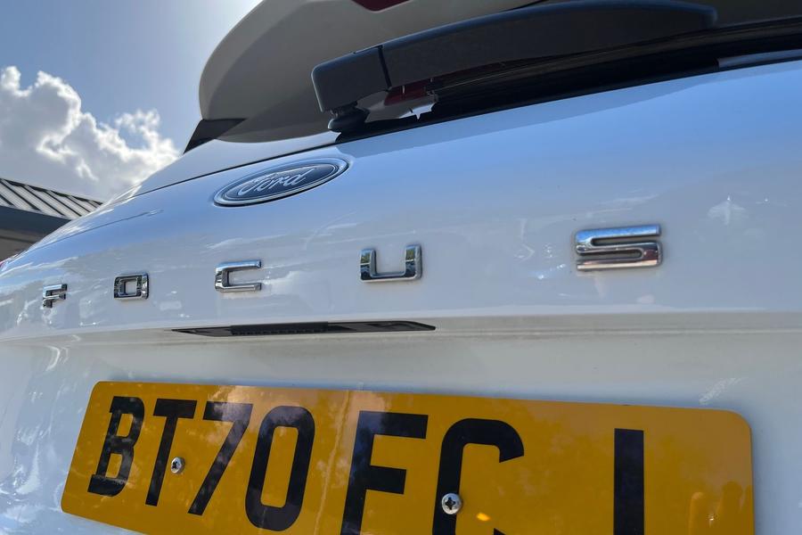 Ford FOCUS Photo autoimg-15f625cf8bbe1048b73c9e8a7c2a65e86e7bebad.jpg