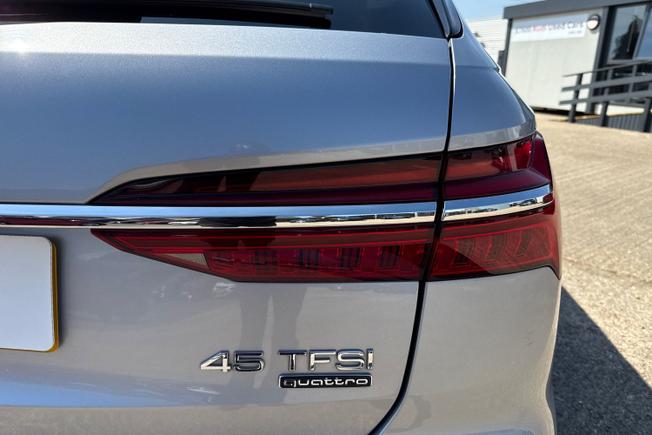 AUDI A6 Avant Photo 18