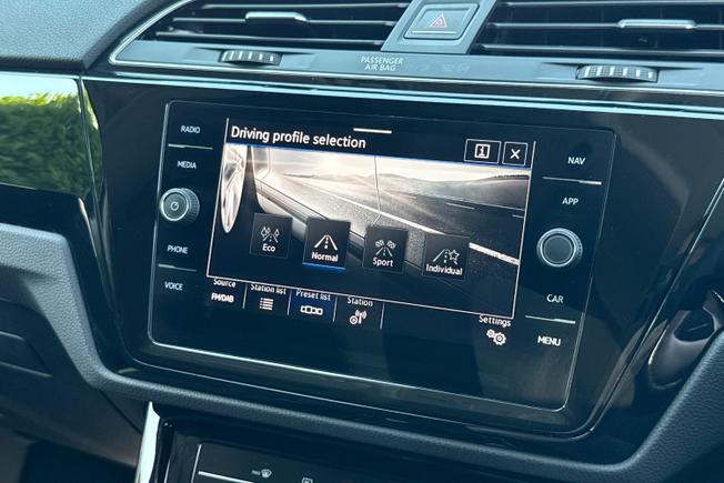 VOLKSWAGEN Touran Photo 28