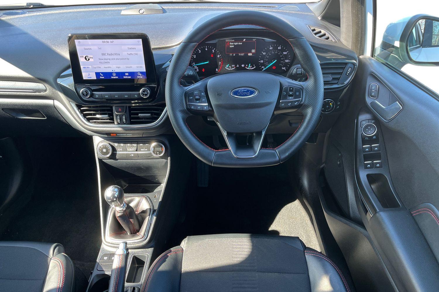 Ford FIESTA Photo 10