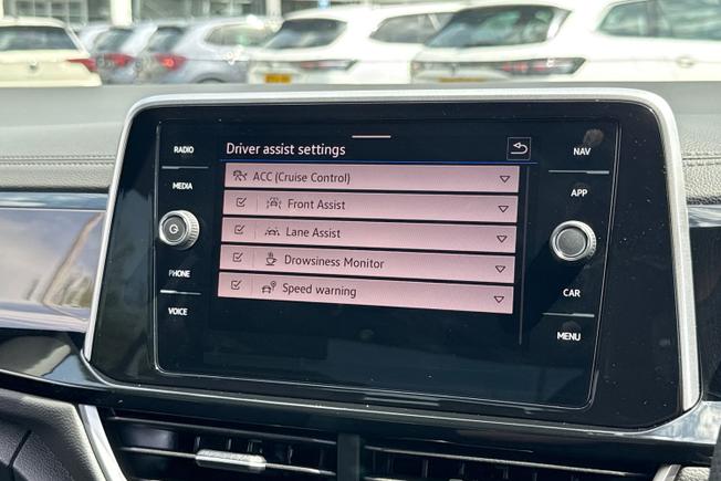 VOLKSWAGEN T-Roc Photo 40