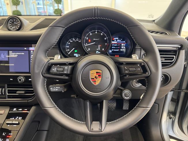 PORSCHE Macan Photo 17