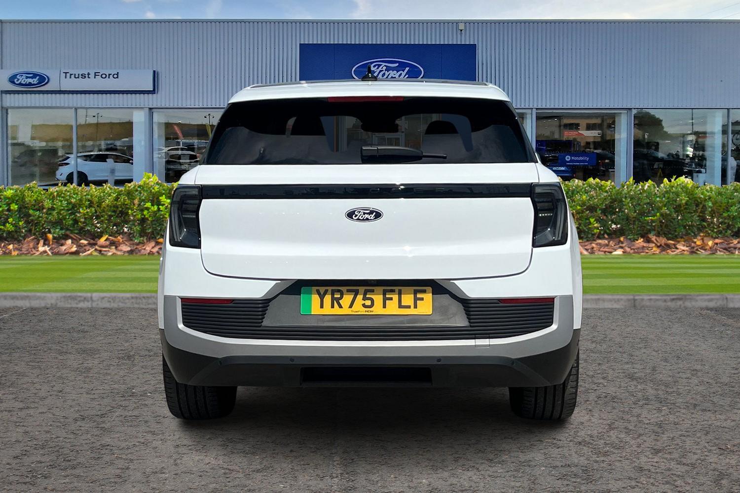 Ford Explorer Photo 6
