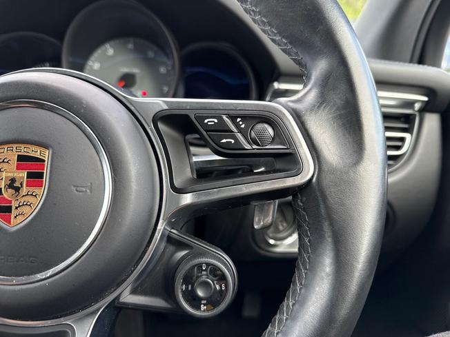 PORSCHE Macan Photo 17
