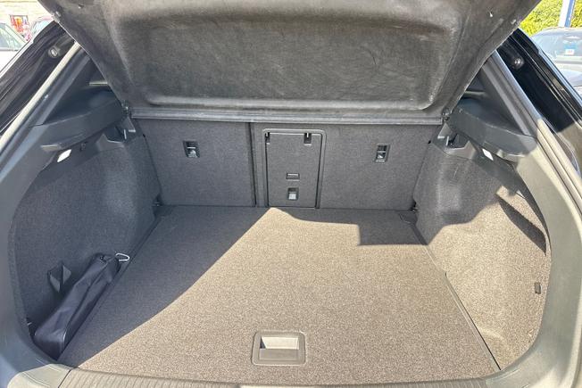VOLKSWAGEN ID.4 Photo 12