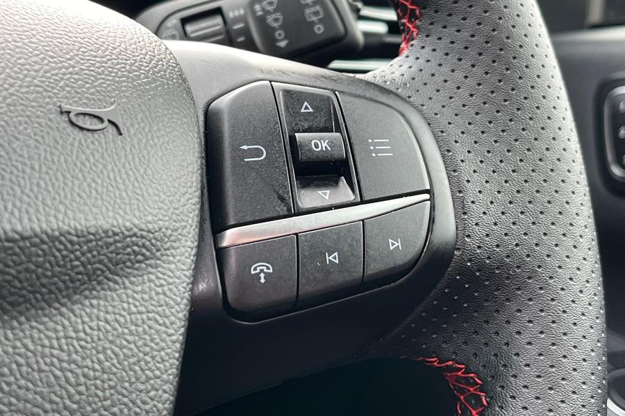 FORD KUGA Photo autoimg-1623f67d14a67f59341f3e4f4adb5ef986cb487a.jpg