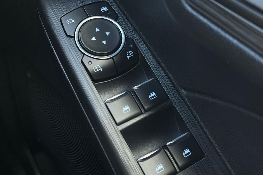 Ford KUGA Photo autoimg-162836acb19fe3ba3c969c53181971c6371a9cad.jpg