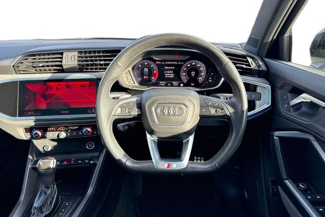 AUDI Q3 Photo 11