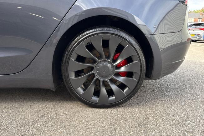 TESLA Model 3 Photo 24
