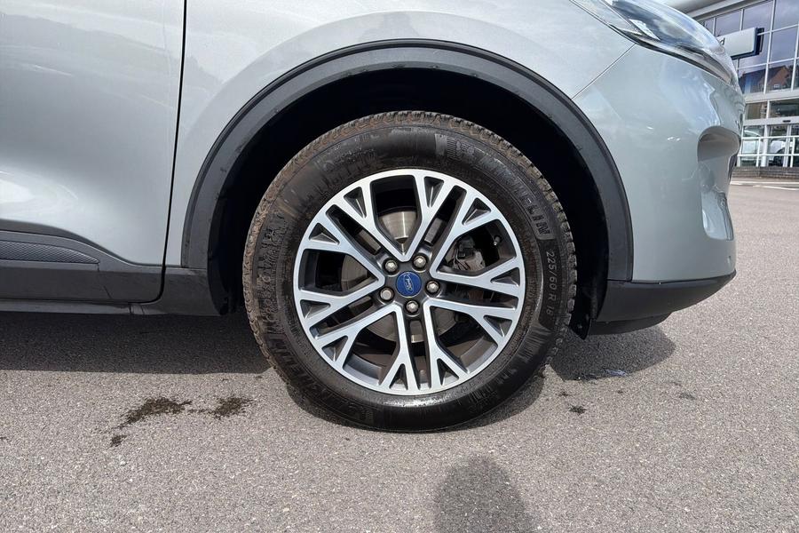 Ford KUGA Photo autoimg-16305812a743f2e74023dd98ba300389e35e8cbe.jpg