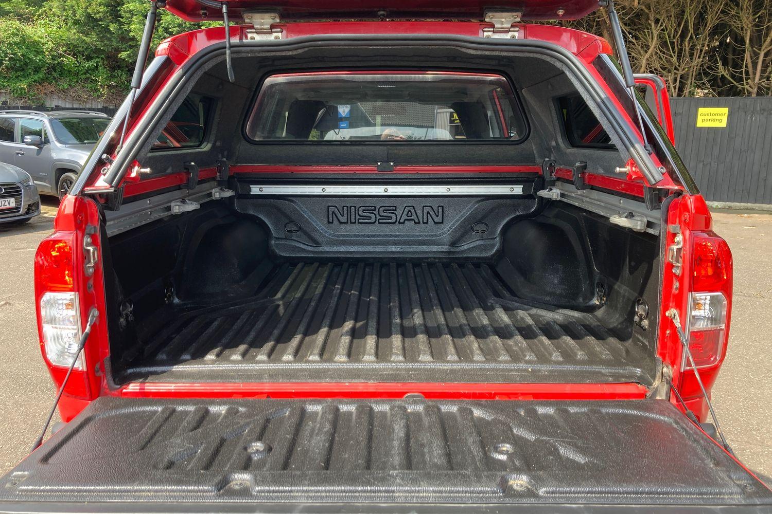 NISSAN NAVARA Photo 16