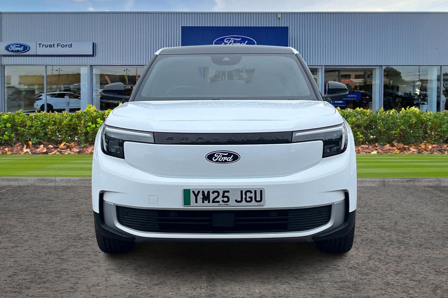 Ford Explorer Photo 5