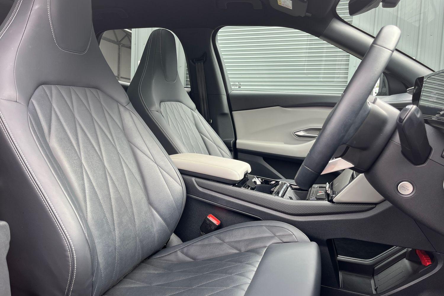 Ford Explorer Photo 16