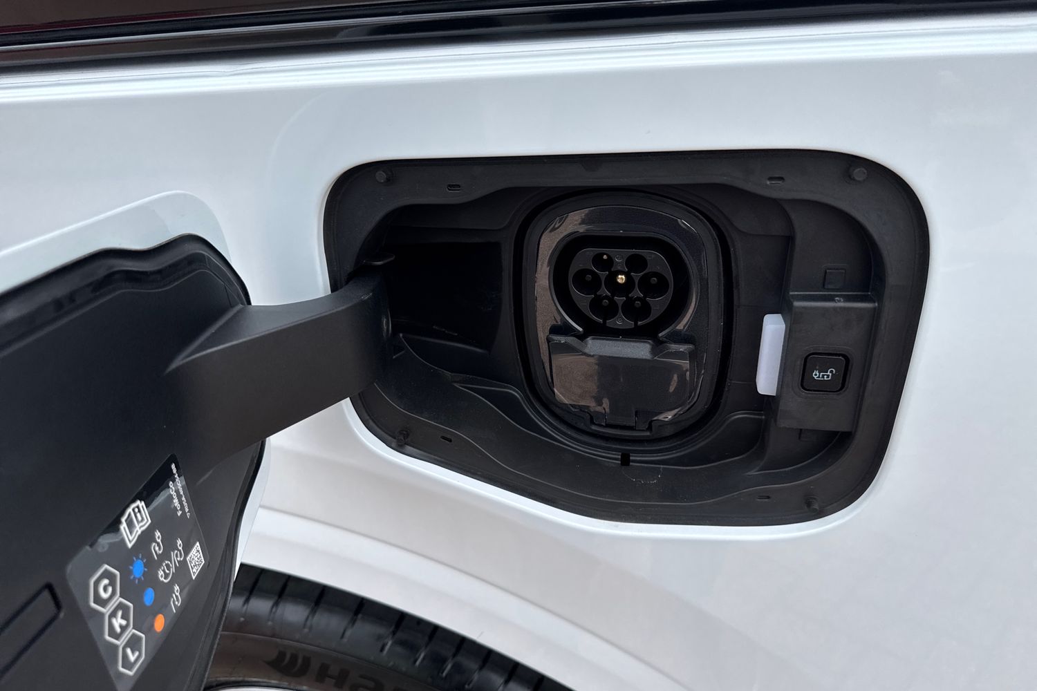 Ford E-TRANSIT COURIER Photo 35