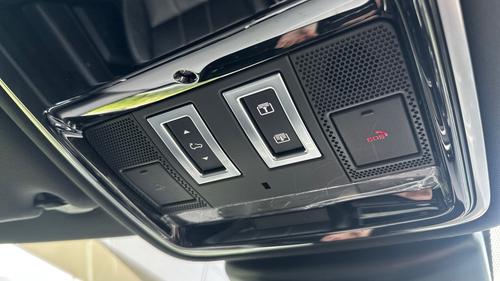 Land Rover Range Rover Velar Photo autoimg-164b66ad4f440d5e607651aaf5a941a8bac3c43e.jpg