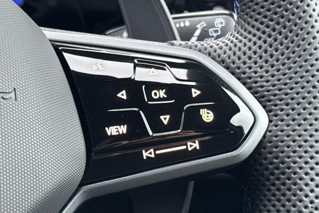 VOLKSWAGEN Golf Photo 17