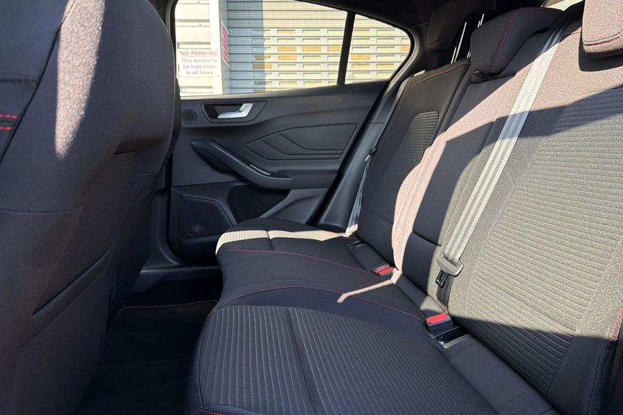Ford FOCUS Photo autoimg-1653a1bac18bd43046fc8b912070a4e3beb3edc9.jpg