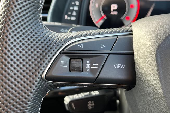 AUDI Q8 Photo 16