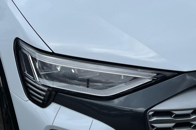 AUDI Q8 E-Tron Photo 19