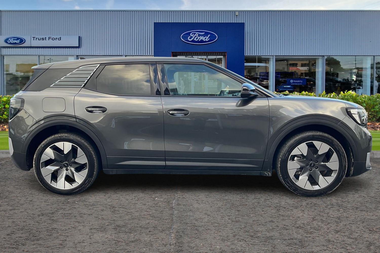 Ford Explorer Photo 2