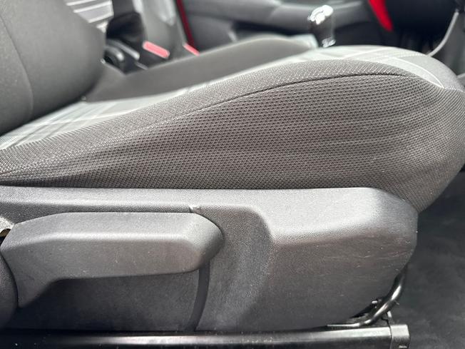 PEUGEOT 108 Photo 24