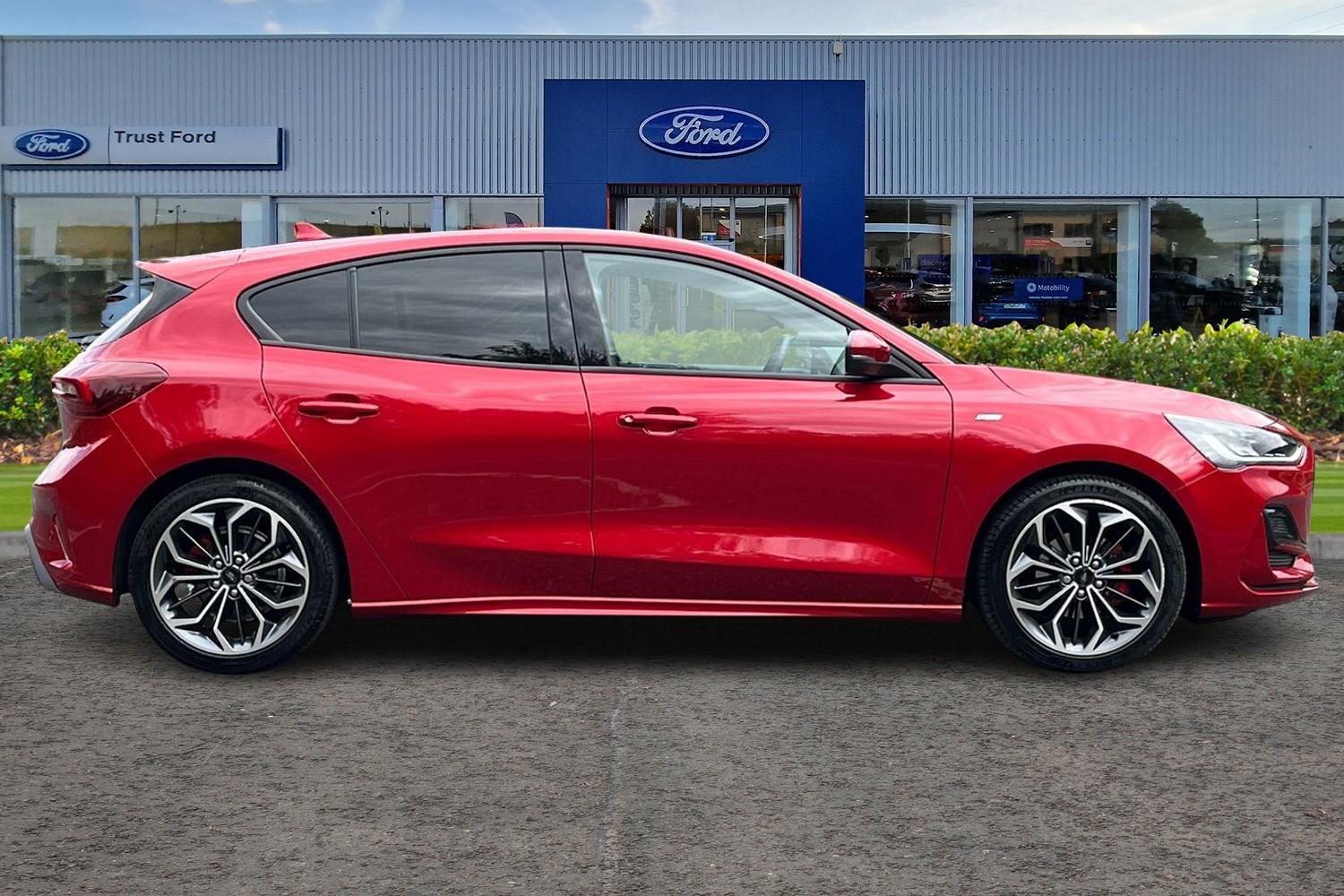 Ford FOCUS Photo 2