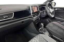 VOLKSWAGEN T-Roc Photo 2