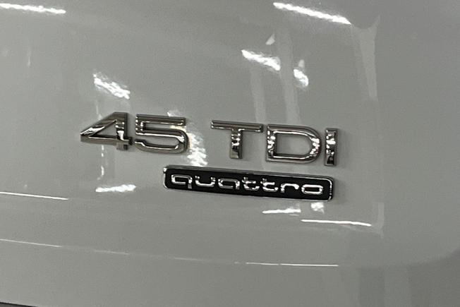 AUDI Q7 Photo 35