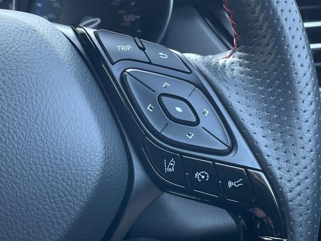 TOYOTA C-Hr Photo 17