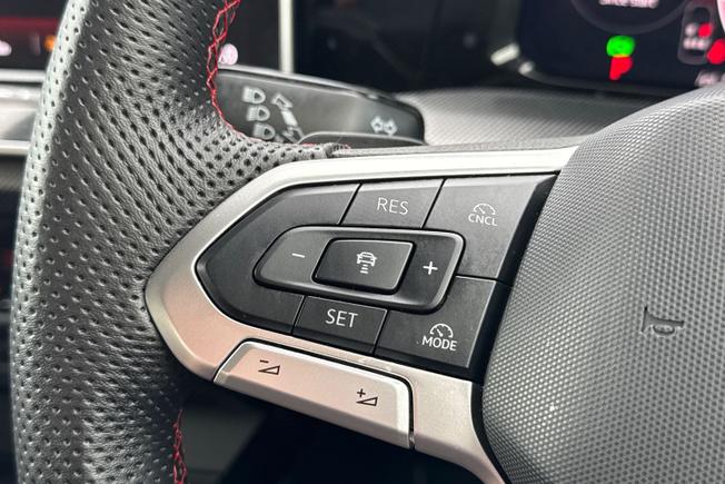VOLKSWAGEN Golf Photo 16