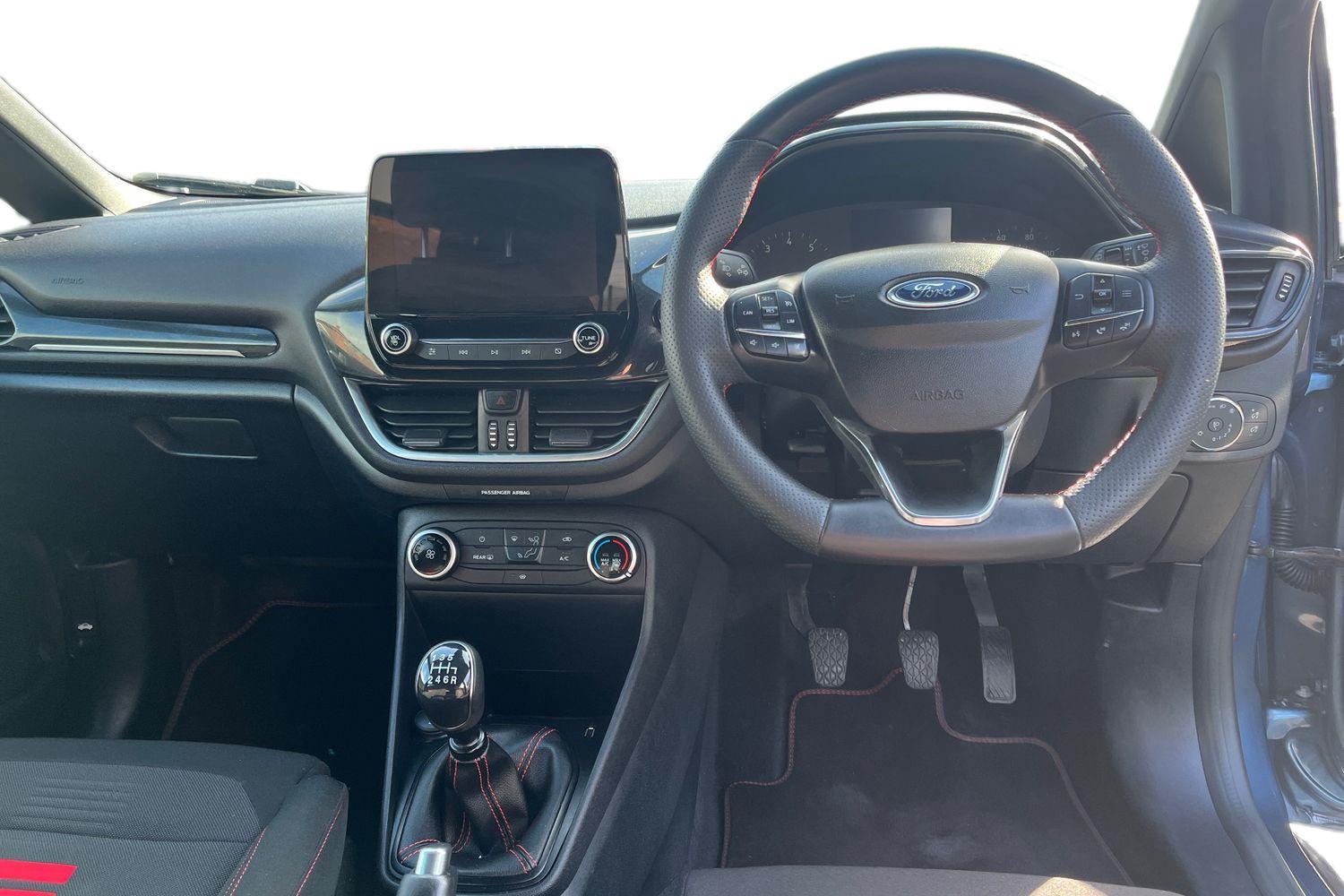 Ford FIESTA Photo 9