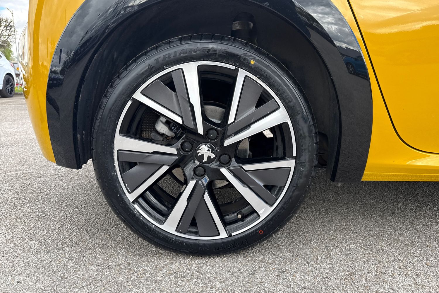 Peugeot 208 Photo 7
