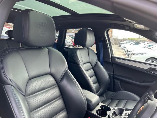 PORSCHE Macan Photo 41