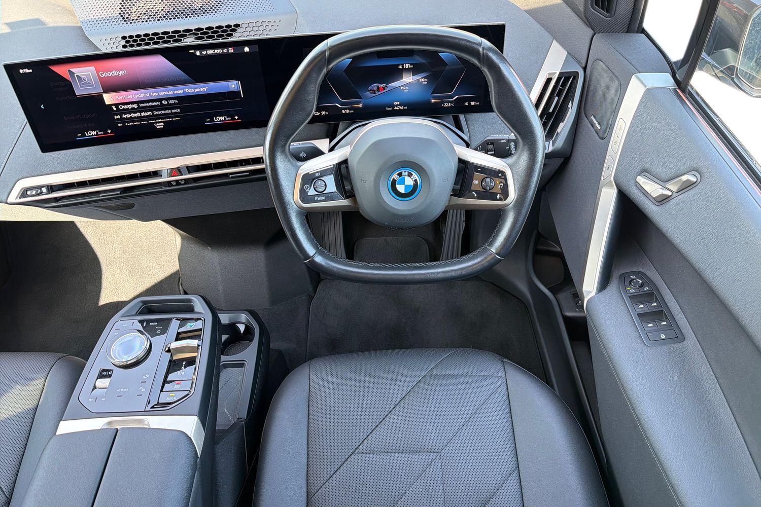 BMW iX Photo 10